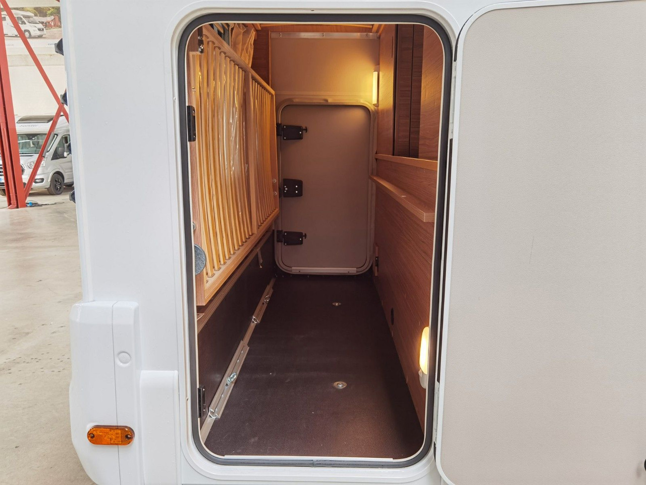 موتر هوم سقف عالي Weinsberg CARAHOME 600 DKG / 140PS / ETAGENBETTEN / 5xPERS: صور 10 موتر هوم سقف عالي Weinsberg CARAHOME 600 DKG / 140PS / ETAGENBETTEN / 5xPERS: صور 10