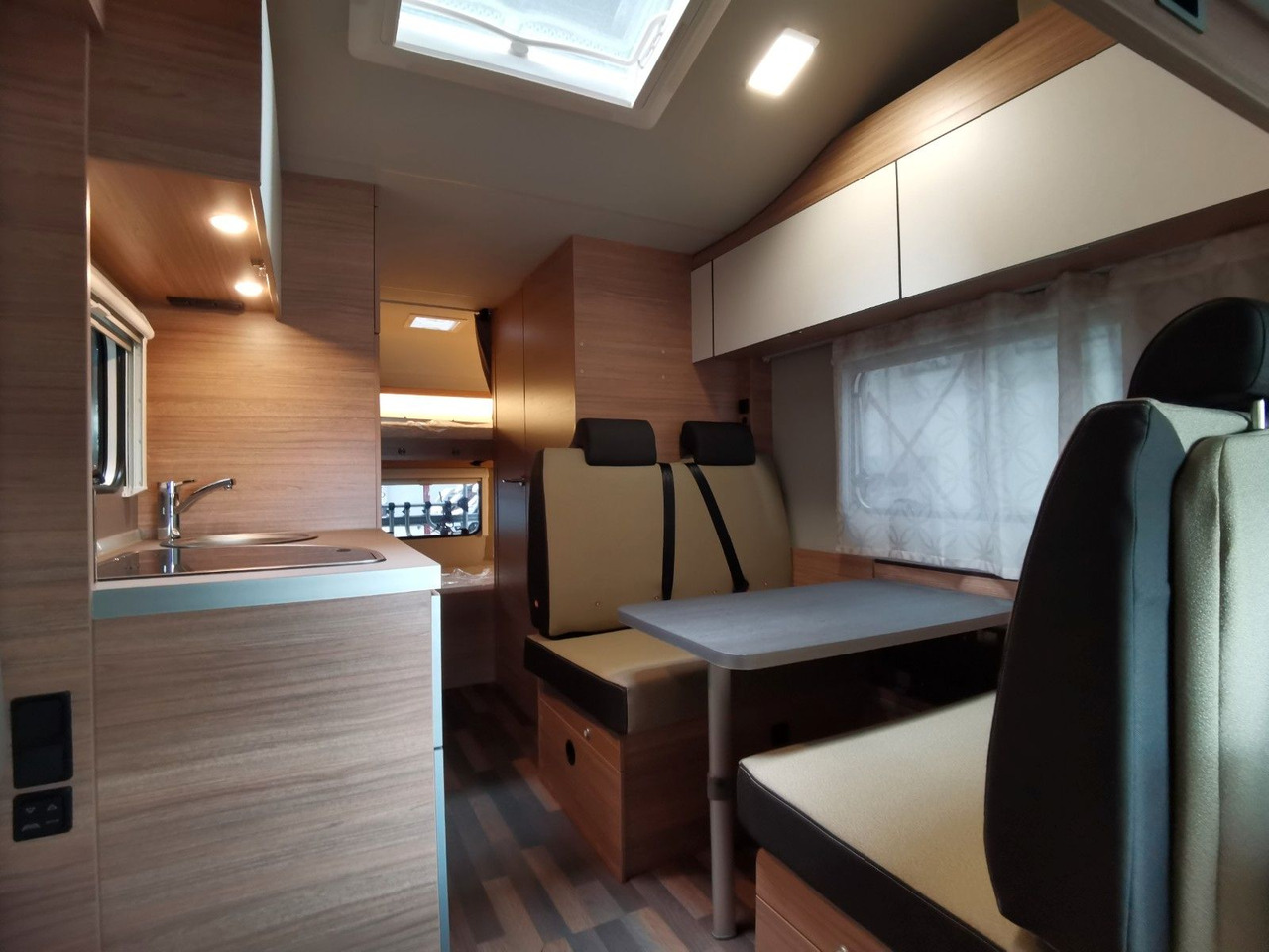 موتر هوم سقف عالي Weinsberg CARAHOME 600 DKG / 140PS / ETAGENBETTEN / 5xPERS: صور 13 موتر هوم سقف عالي Weinsberg CARAHOME 600 DKG / 140PS / ETAGENBETTEN / 5xPERS: صور 13