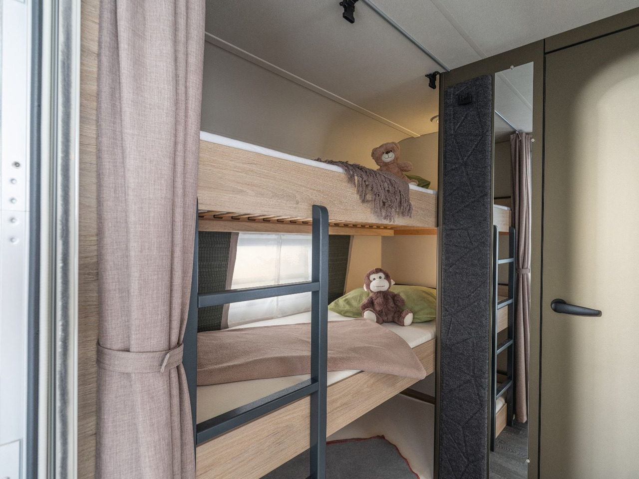 Weinsberg CARAONE 480 QDK / 2026 /  1500KG / ETAGENBETTEN - كرفان سحب: صور 5 Weinsberg CARAONE 480 QDK / 2026 /  1500KG / ETAGENBETTEN - كرفان سحب: صور 5