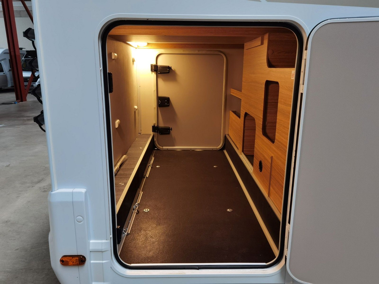 موتر هوم شبه متكامل Weinsberg CARASUITE 650 MEG/155-DSG/EINZELBETTEN & HUBBETT: صور 9 موتر هوم شبه متكامل Weinsberg CARASUITE 650 MEG/155-DSG/EINZELBETTEN & HUBBETT: صور 9