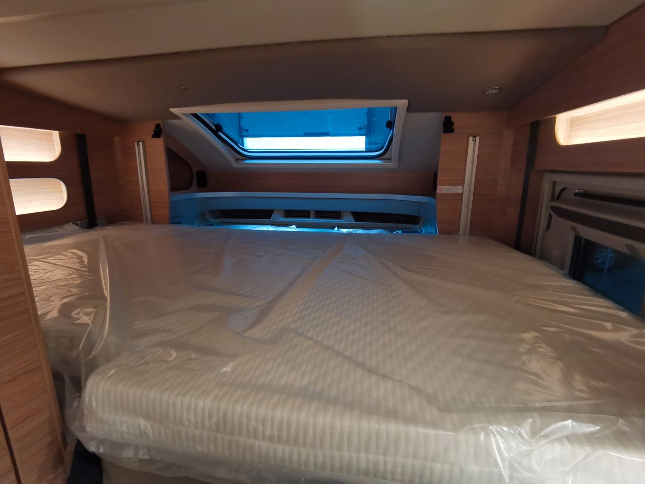 موتر هوم شبه متكامل Weinsberg CARASUITE 650 MEG/155-DSG/EINZELBETTEN & HUBBETT: صور 20 موتر هوم شبه متكامل Weinsberg CARASUITE 650 MEG/155-DSG/EINZELBETTEN & HUBBETT: صور 20