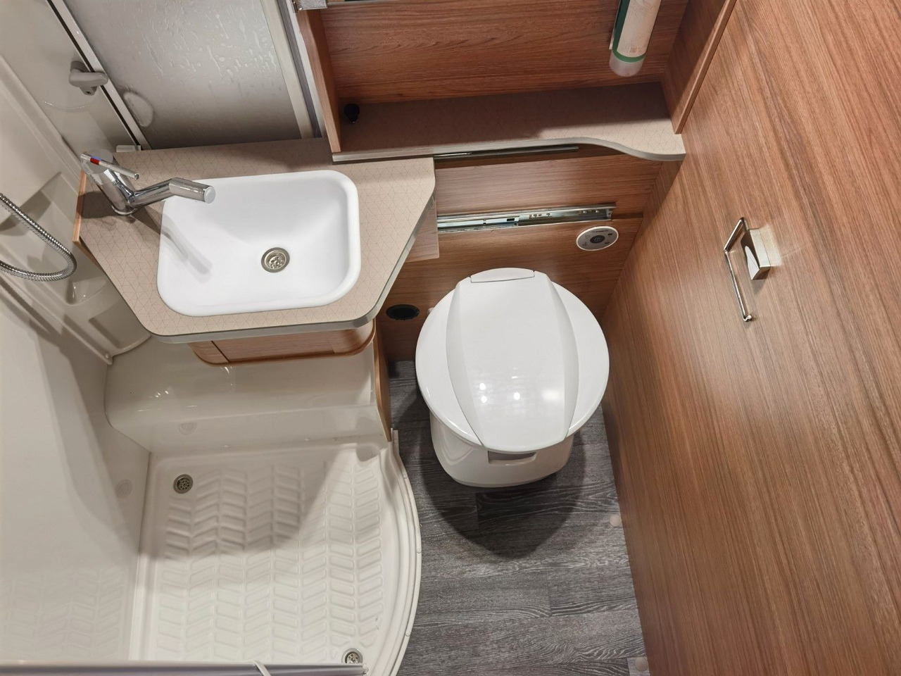 موتر هوم شبه متكامل Weinsberg CARASUITE 650 MEG/155-DSG/EINZELBETTEN & HUBBETT: صور 22 موتر هوم شبه متكامل Weinsberg CARASUITE 650 MEG/155-DSG/EINZELBETTEN & HUBBETT: صور 22