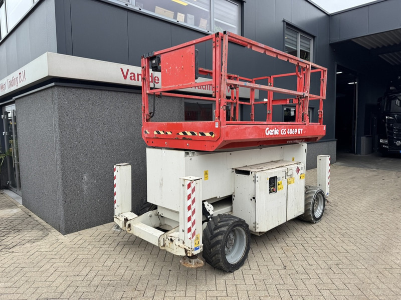 Genie GS-4069 RT Hoogwerker / arbeitsbuhne 14mtr werkhoogte 4x4 Kubota DIESEL 2013 - رافعات مقصية: صور 3 Genie GS-4069 RT Hoogwerker / arbeitsbuhne 14mtr werkhoogte 4x4 Kubota DIESEL 2013 - رافعات مقصية: صور 3