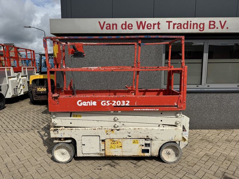 Genie GS2032 schaarlift schaar hoogwerker 2011 uur 8mtr werkhoogte - رافعات مقصية: صور 1 Genie GS2032 schaarlift schaar hoogwerker 2011 uur 8mtr werkhoogte - رافعات مقصية: صور 1