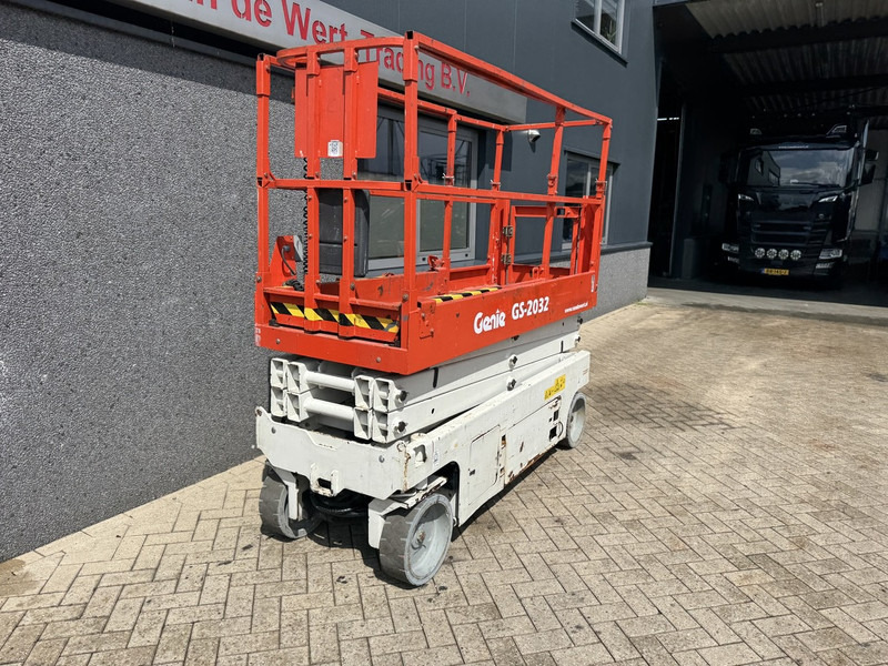 Genie GS2032 schaarlift schaar hoogwerker 2013 uur 8mtr werkhoogte Keuring 6-2026 - رافعات مقصية: صور 3 Genie GS2032 schaarlift schaar hoogwerker 2013 uur 8mtr werkhoogte Keuring 6-2026 - رافعات مقصية: صور 3