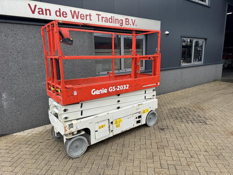 Genie GS2032 schaarlift schaar hoogwerker 2013 uur 8mtr werkhoogte - رافعات مقصية: صور 2 Genie GS2032 schaarlift schaar hoogwerker 2013 uur 8mtr werkhoogte - رافعات مقصية: صور 2