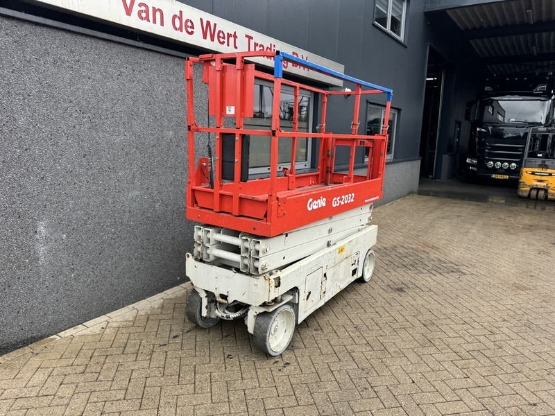 Genie GS2032 schaarlift schaar hoogwerker 2013 uur 8mtr werkhoogte - رافعات مقصية: صور 3 Genie GS2032 schaarlift schaar hoogwerker 2013 uur 8mtr werkhoogte - رافعات مقصية: صور 3