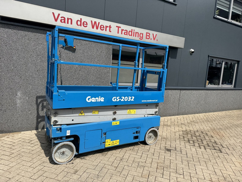Genie GS2032 schaarlift schaar hoogwerker 2013 uur 8mtr werkhoogte - رافعات مقصية: صور 2 Genie GS2032 schaarlift schaar hoogwerker 2013 uur 8mtr werkhoogte - رافعات مقصية: صور 2