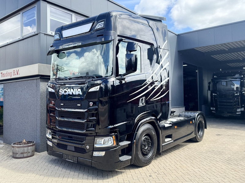 Scania S520 V8 4x2 Full Air - Automaat - Retarder - Euro 6 - I Park Cool - 2018 - TUV 02-2026 - شاحنة جرار: صور 1 Scania S520 V8 4x2 Full Air - Automaat - Retarder - Euro 6 - I Park Cool - 2018 - TUV 02-2026 - شاحنة جرار: صور 1