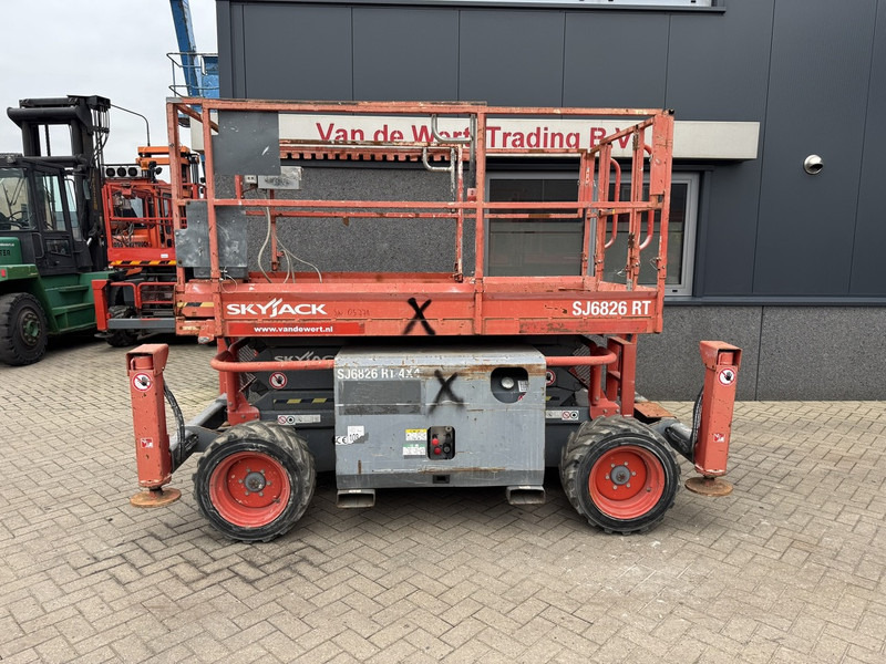 Skyjack SJ 6826RT Schaarhoogwerker / Scissor / Arbeitsbuhne 2015 4X4 Kubota Diesel 10M Werkhoogte - رافعات مقصية: صور 1 Skyjack SJ 6826RT Schaarhoogwerker / Scissor / Arbeitsbuhne 2015 4X4 Kubota Diesel 10M Werkhoogte - رافعات مقصية: صور 1