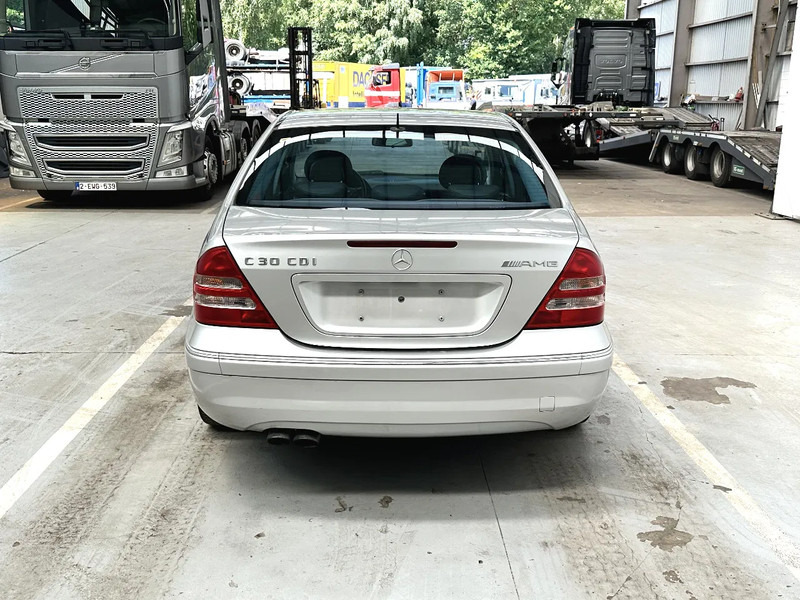 Mercedes-Benz C-Klasse C30 CDI / AMG /DIESEL TURBO 33795 km - سيدان: صور 4 Mercedes-Benz C-Klasse C30 CDI / AMG /DIESEL TURBO 33795 km - سيدان: صور 4