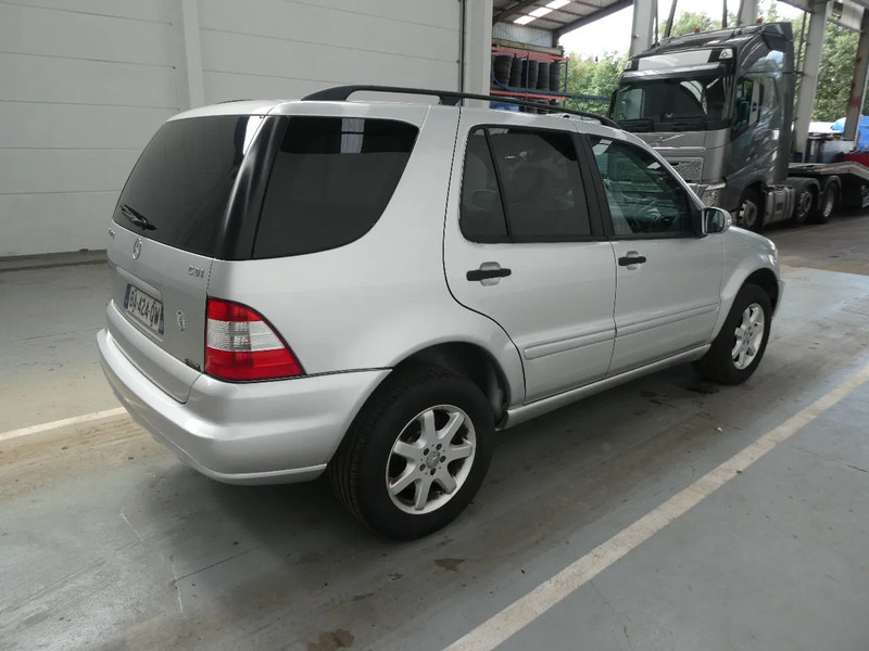 Mercedes-Benz M-Klasse ML 270 CDI 4x4 - سيارة دفع رباعي: صور 5 Mercedes-Benz M-Klasse ML 270 CDI 4x4 - سيارة دفع رباعي: صور 5