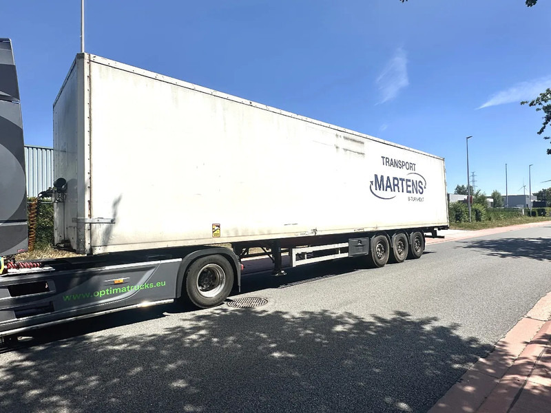 Renders 12.27 NA - بصندوق مغلق نصف مقطورة: صور 3 Renders 12.27 NA - بصندوق مغلق نصف مقطورة: صور 3