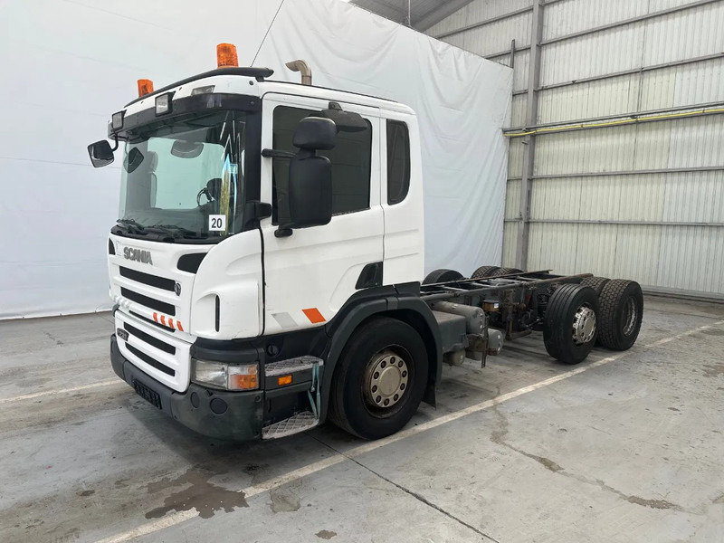 Scania P230 6X2 / Essieu relevable directionnel / Stuurbare liftas / Steerable lift axle / RETARDER / 481205 - الشاسيه شاحنة: صور 1 Scania P230 6X2 / Essieu relevable directionnel / Stuurbare liftas / Steerable lift axle / RETARDER / 481205 - الشاسيه شاحنة: صور 1