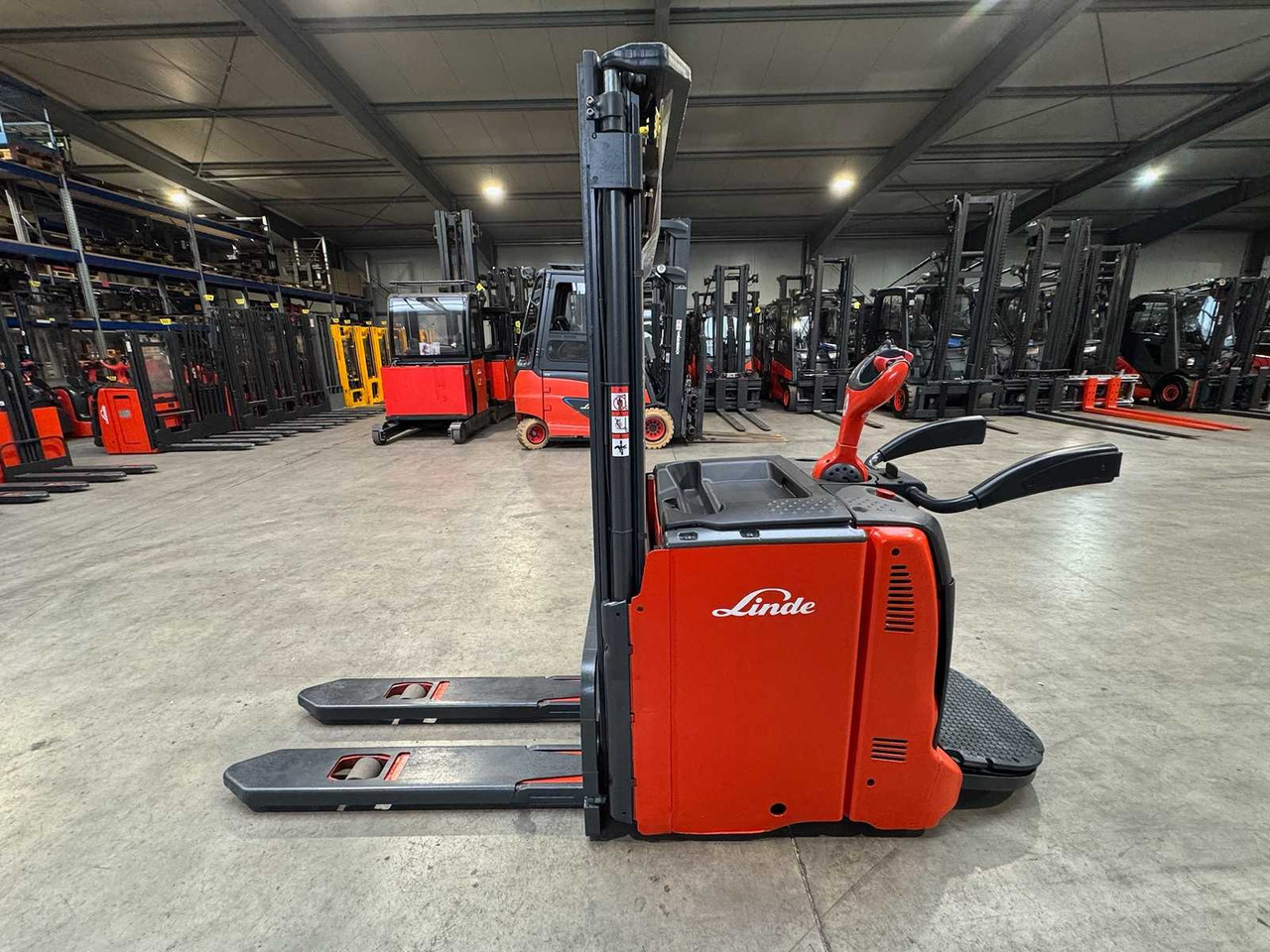 03/2020 LINDE L14AP 1.400KG PLATFORM PALLET TRUCK ANT 2.701 HOURS - رافعة شوكية: صور 1 03/2020 LINDE L14AP 1.400KG PLATFORM PALLET TRUCK ANT 2.701 HOURS - رافعة شوكية: صور 1