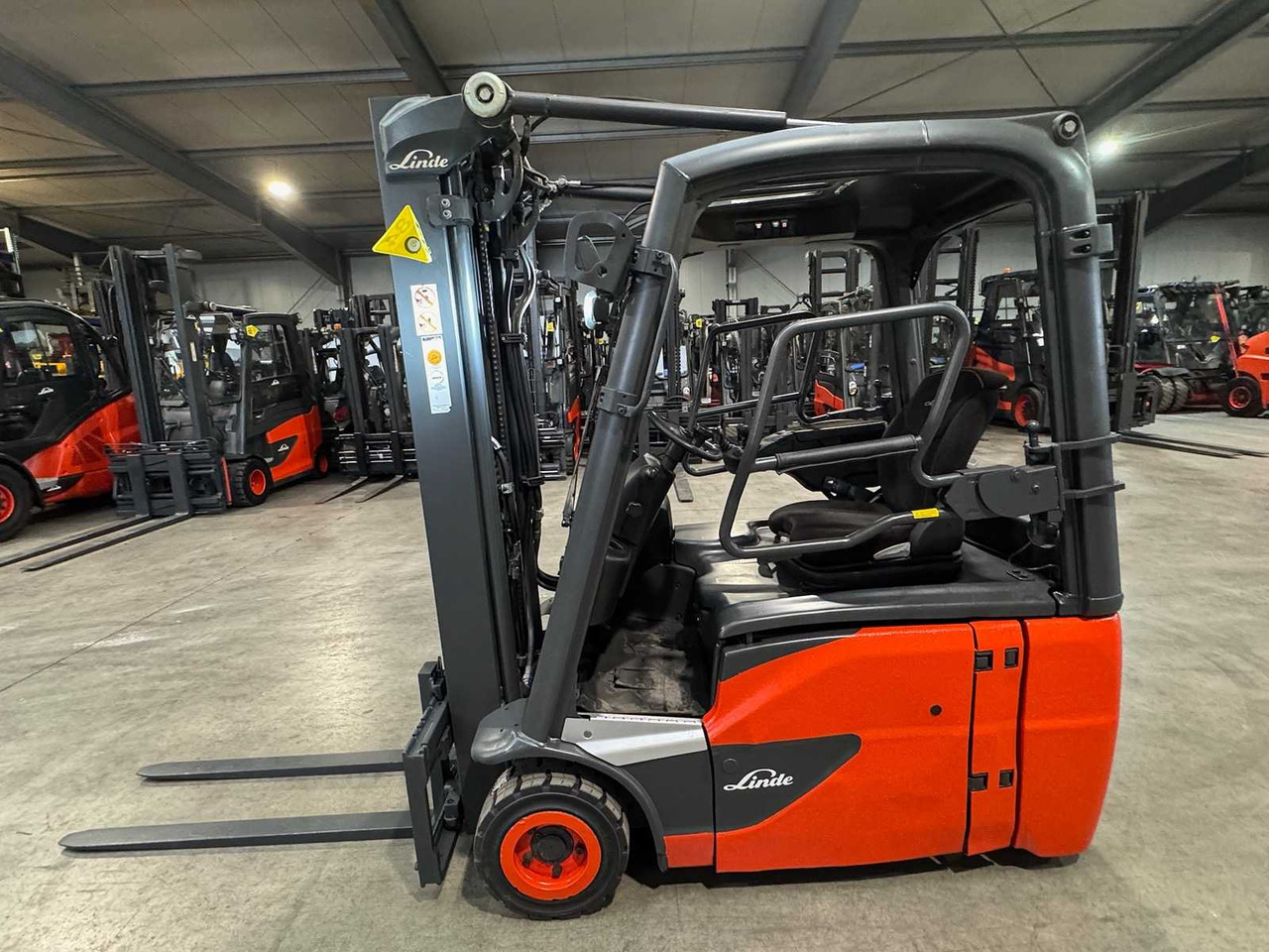 06/2021 SERVICE 12/2026 LINDE E16 1,600KG TRIPLEX ELECTRIC FORKLIFT 8,434 HOURS - رافعة شوكية: صور 2 06/2021 SERVICE 12/2026 LINDE E16 1,600KG TRIPLEX ELECTRIC FORKLIFT 8,434 HOURS - رافعة شوكية: صور 2