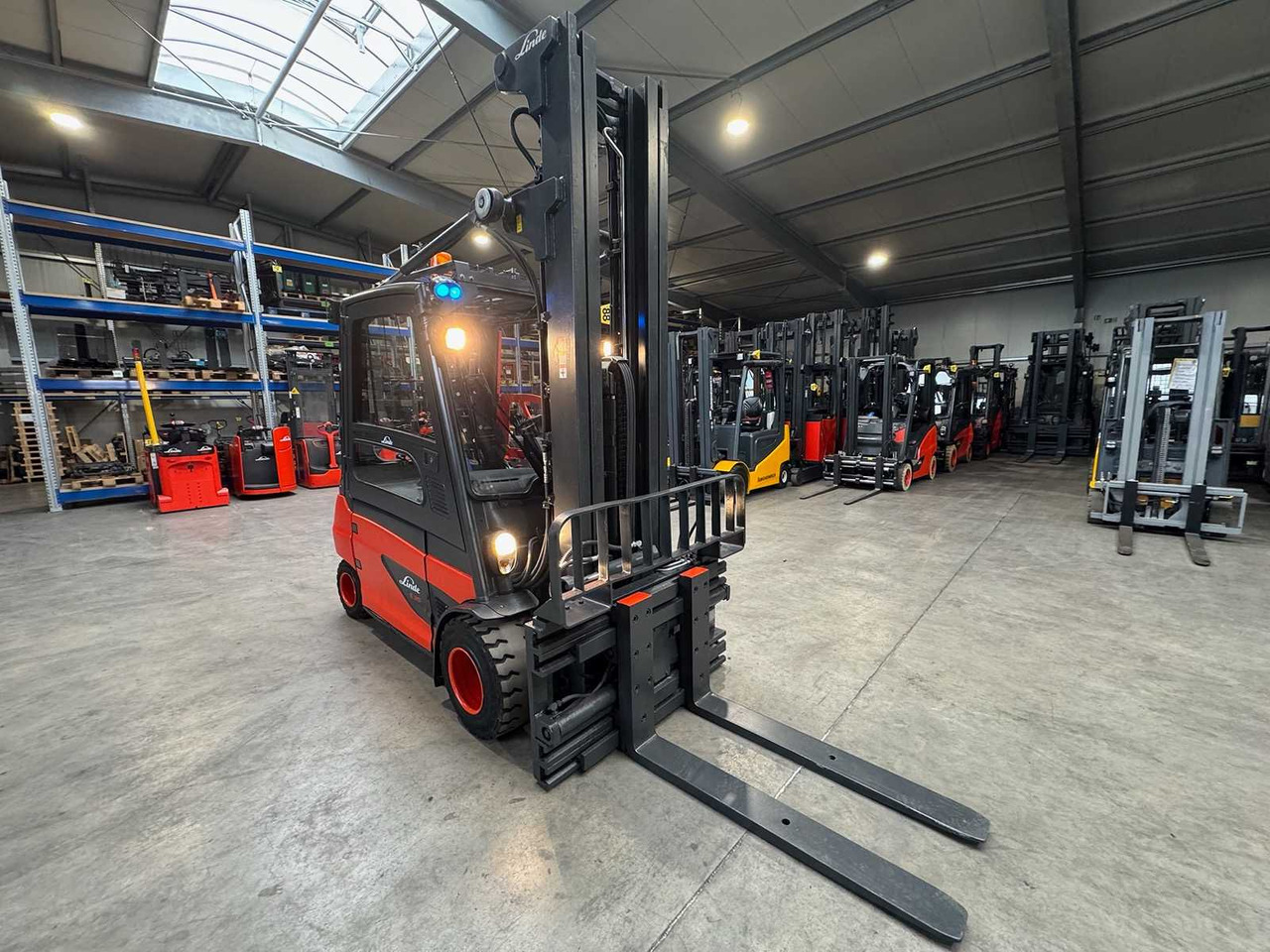 11/2022 SERVICE+UVV 11/2026 LINDE E35L 3.500KG TRIPLEX 660CM 3.+4. VALVE 164CM FORK ADJUSTER ELECTRIC FORKLIFT 7.108 HOURS - رافعة شوكية: صور 5 11/2022 SERVICE+UVV 11/2026 LINDE E35L 3.500KG TRIPLEX 660CM 3.+4. VALVE 164CM FORK ADJUSTER ELECTRIC FORKLIFT 7.108 HOURS - رافعة شوكية: صور 5