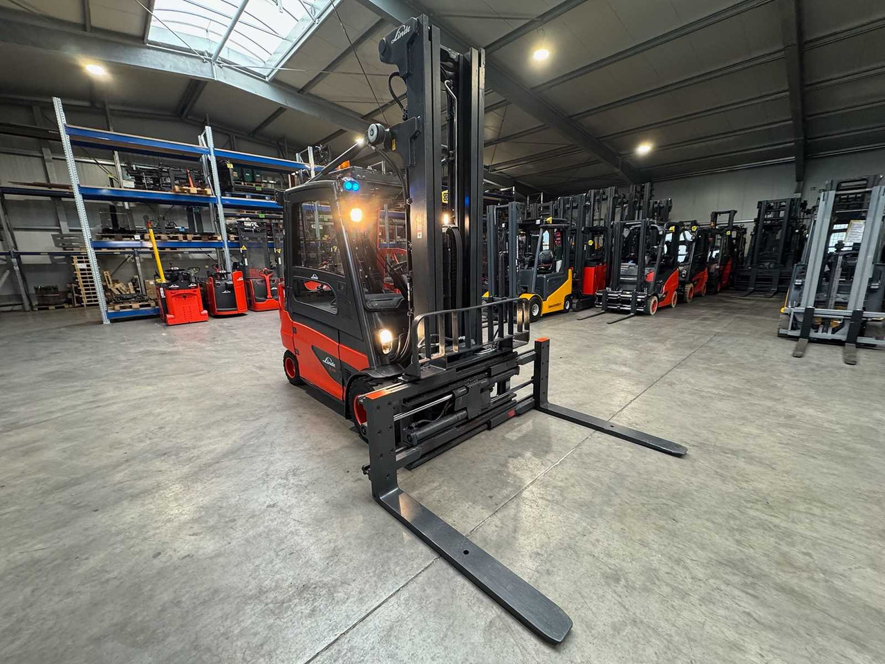 11/2022 SERVICE+UVV 11/2026 LINDE E35L 3.500KG TRIPLEX 660CM 3.+4. VALVE 164CM FORK ADJUSTER ELECTRIC FORKLIFT 7.108 HOURS - رافعة شوكية: صور 4 11/2022 SERVICE+UVV 11/2026 LINDE E35L 3.500KG TRIPLEX 660CM 3.+4. VALVE 164CM FORK ADJUSTER ELECTRIC FORKLIFT 7.108 HOURS - رافعة شوكية: صور 4