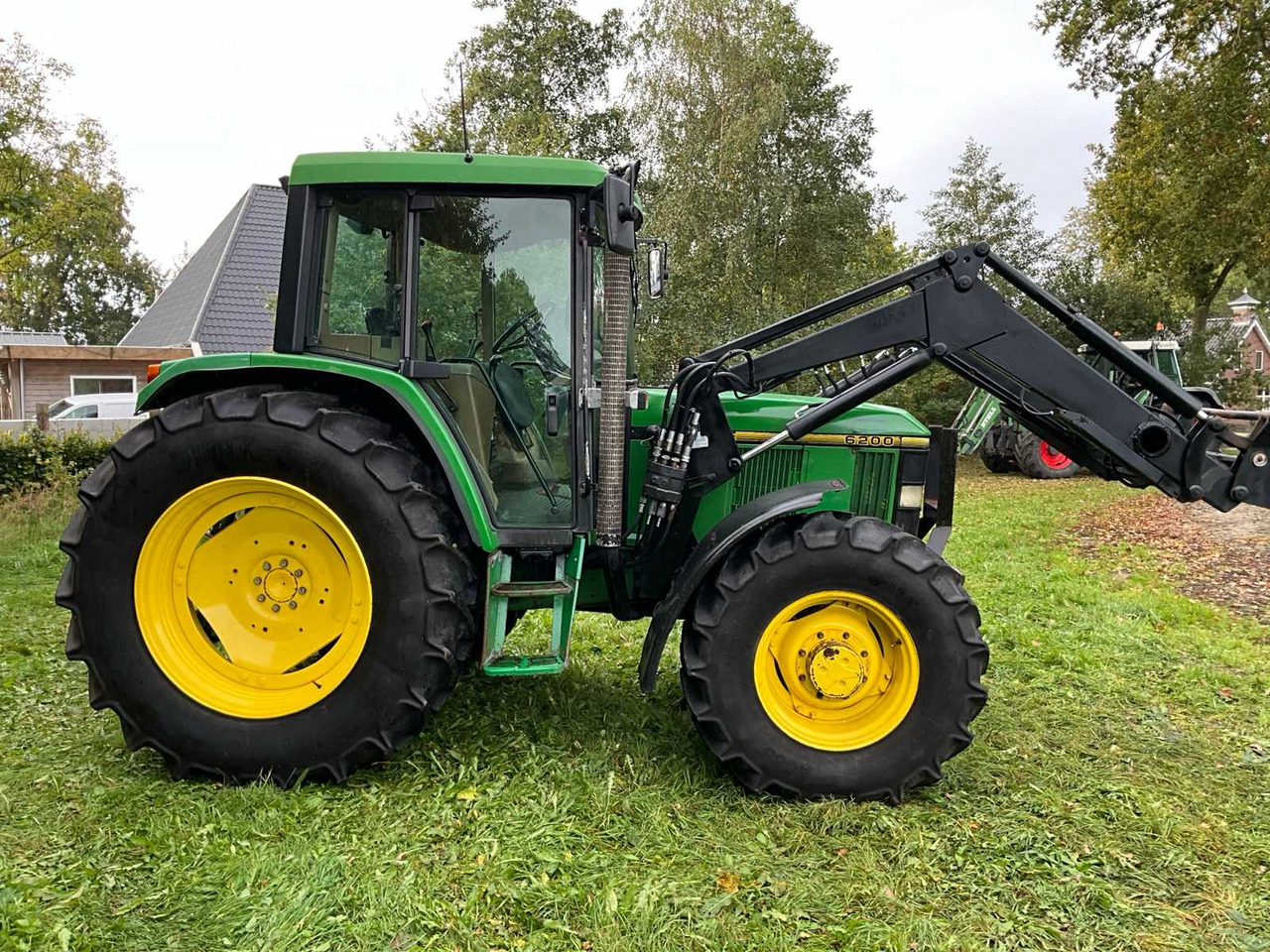 1992 JOHN DEERE 6200 FOUR-WHEEL DRIVE FARM TRACTOR WITH FRONT LOADER - جرار: صور 5 1992 JOHN DEERE 6200 FOUR-WHEEL DRIVE FARM TRACTOR WITH FRONT LOADER - جرار: صور 5
