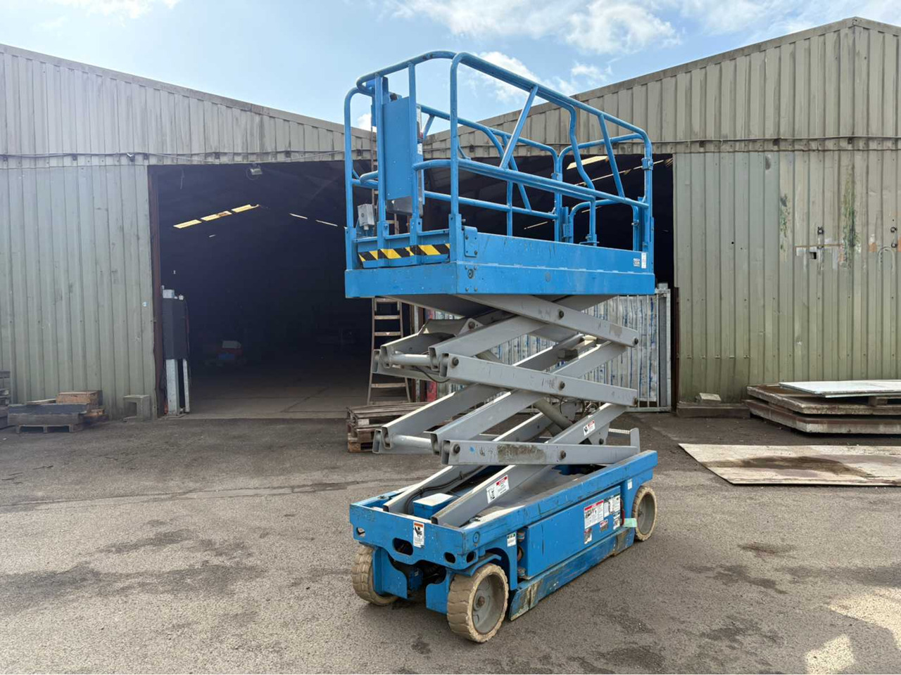 1997 GENIE GS-2032 AERIAL PLATFORM - منصات هيدروليكية متنقلة: صور 1 1997 GENIE GS-2032 AERIAL PLATFORM - منصات هيدروليكية متنقلة: صور 1