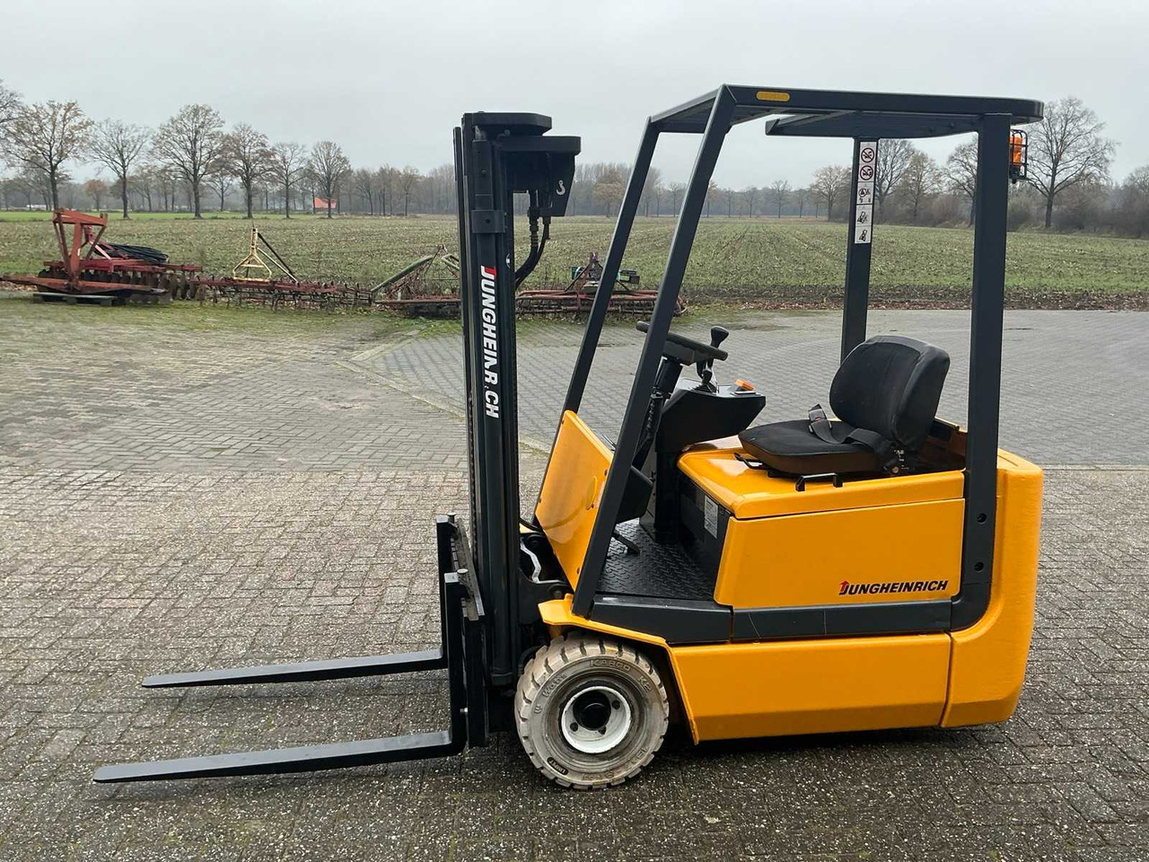 2000 JUNGHEINRICH FORKLIFT - رافعة شوكية: صور 1 2000 JUNGHEINRICH FORKLIFT - رافعة شوكية: صور 1