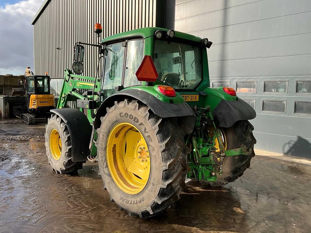 2001 JOHN DEERE 6220 FOUR WHEEL DRIVE FARM TRACTOR - جرار: صور 3 2001 JOHN DEERE 6220 FOUR WHEEL DRIVE FARM TRACTOR - جرار: صور 3