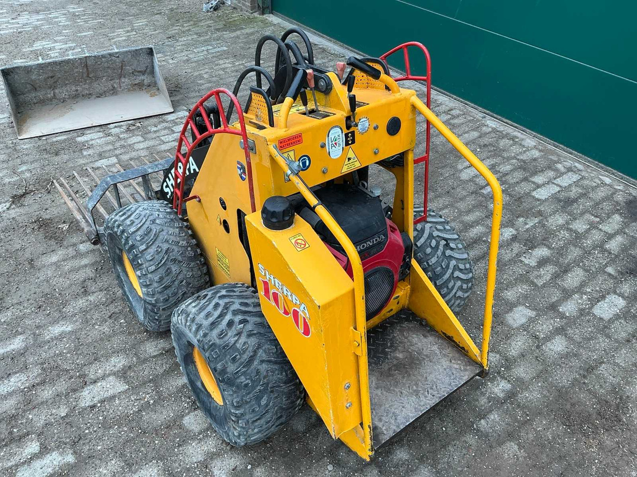 2003 SHERPA 100 SKID STEER LOADER - اللودر المجنزر صغير: صور 5 2003 SHERPA 100 SKID STEER LOADER - اللودر المجنزر صغير: صور 5