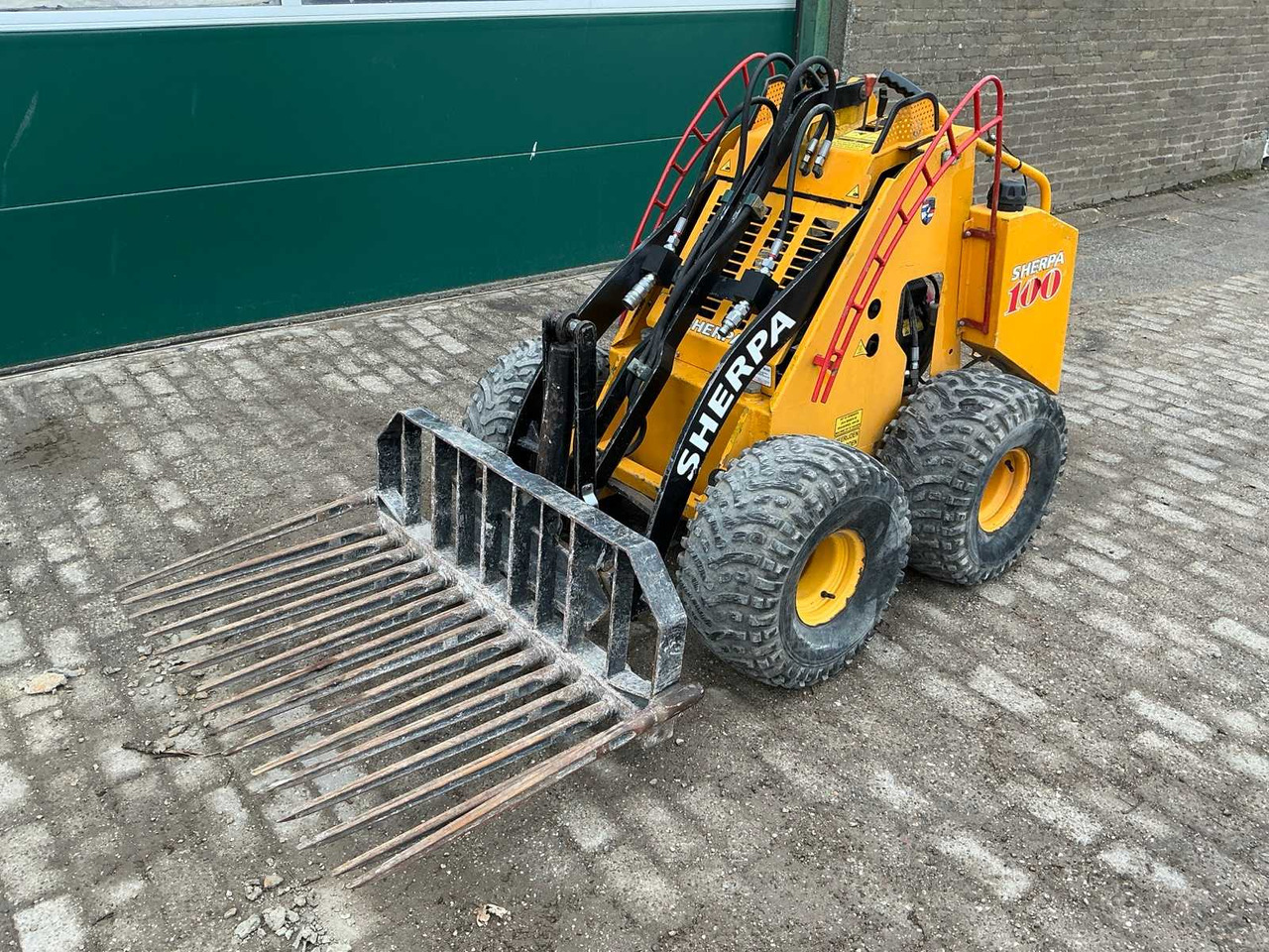 2003 SHERPA 100 SKID STEER LOADER - اللودر المجنزر صغير: صور 1 2003 SHERPA 100 SKID STEER LOADER - اللودر المجنزر صغير: صور 1