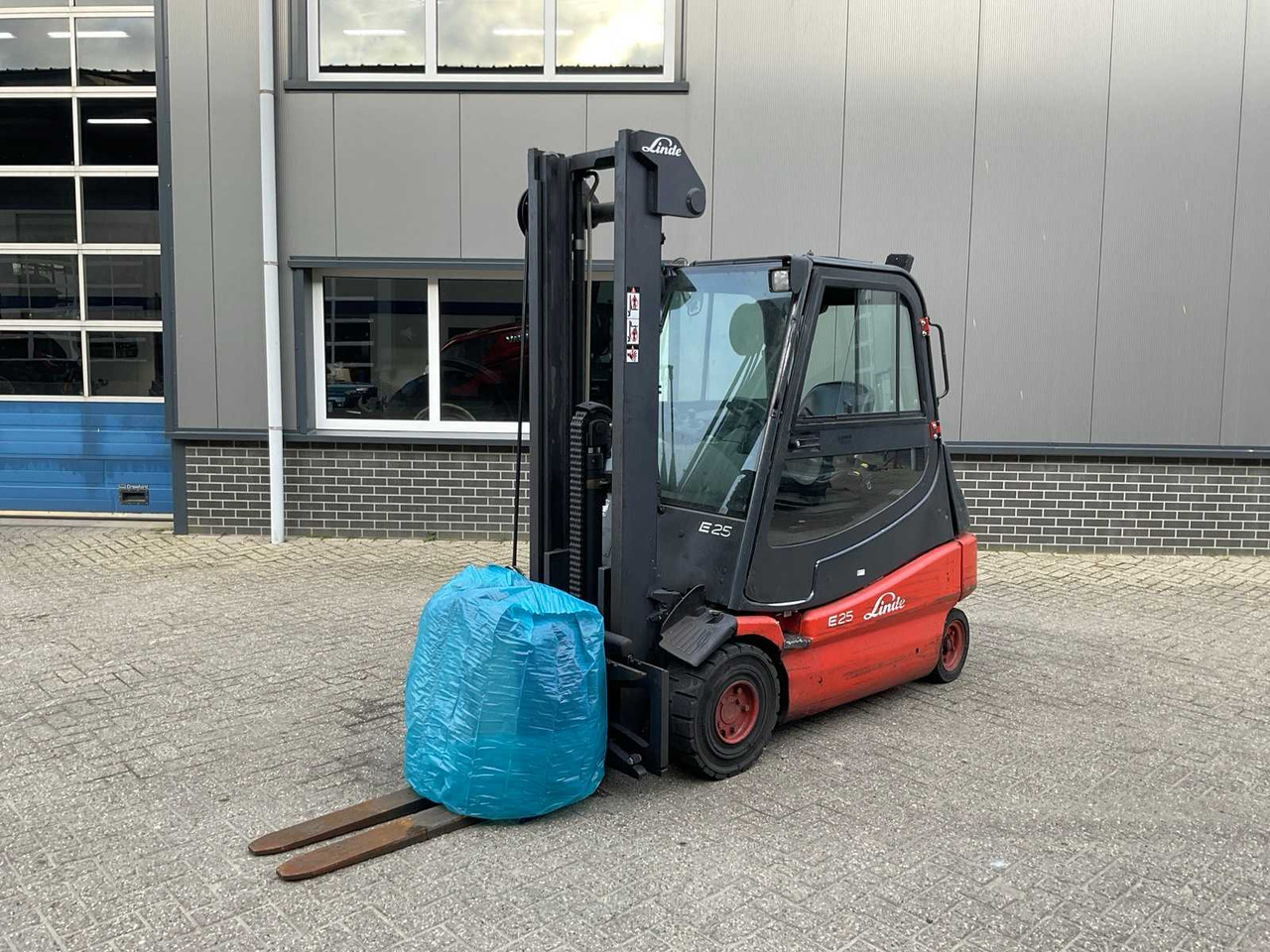 2004 LINDE E25-02 FORKLIFT - رافعة شوكية: صور 1 2004 LINDE E25-02 FORKLIFT - رافعة شوكية: صور 1