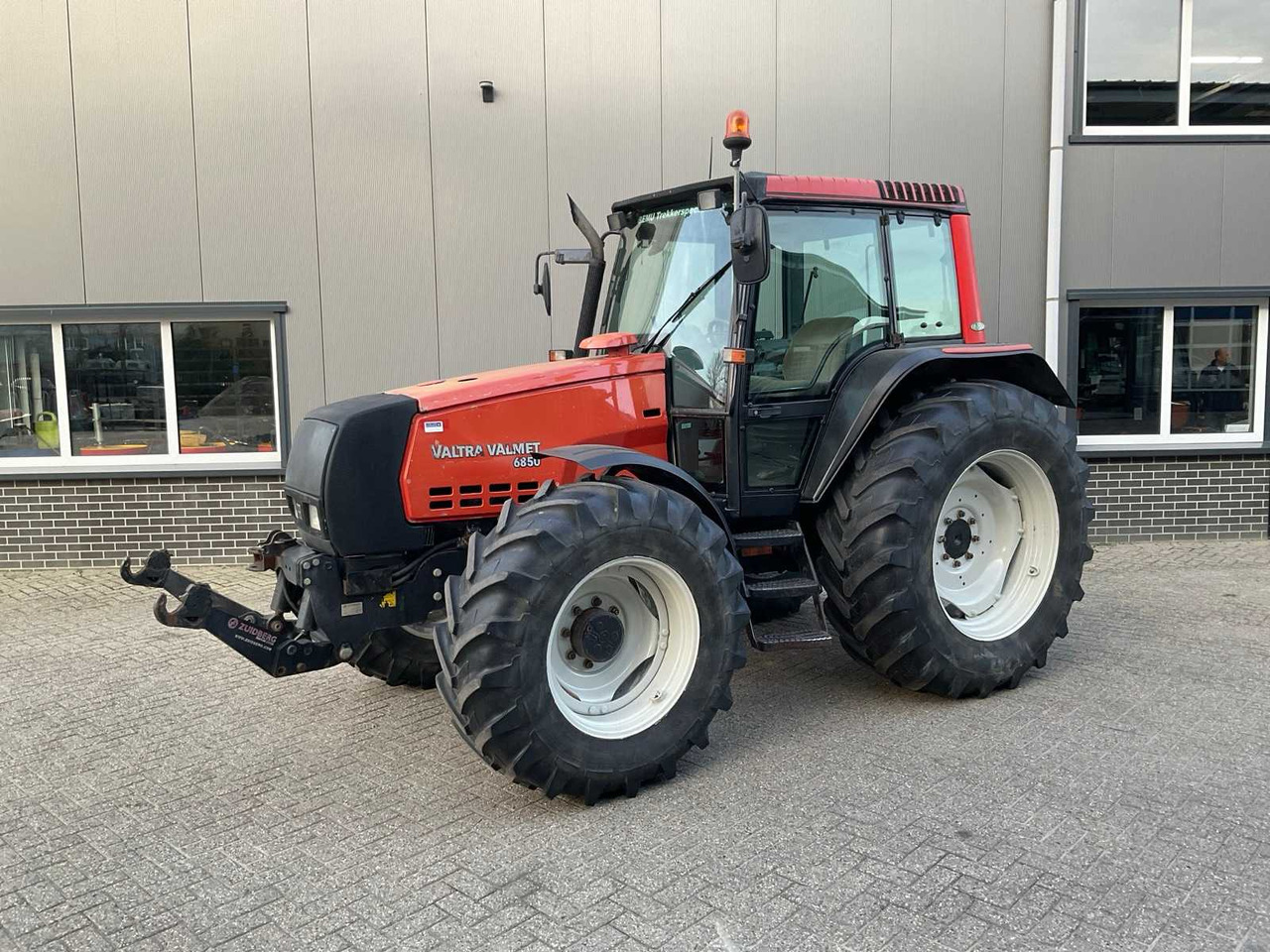 2005 VALTRA 6850 HITECH ALL-WHEEL DRIVE FARM TRACTOR - جرار: صور 1 2005 VALTRA 6850 HITECH ALL-WHEEL DRIVE FARM TRACTOR - جرار: صور 1