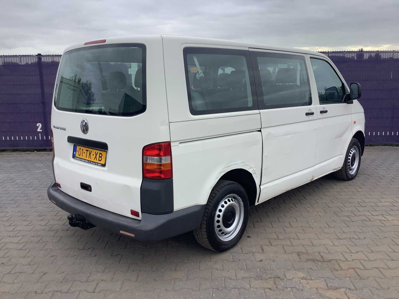 2006 - VOLKSWAGEN - TRANSPORTER KOMBI - 1.9 TDI 300 BASELINE - COMMERCIAL VEHICLE - الشاحنات الصغيرة: صور 4 2006 - VOLKSWAGEN - TRANSPORTER KOMBI - 1.9 TDI 300 BASELINE - COMMERCIAL VEHICLE - الشاحنات الصغيرة: صور 4