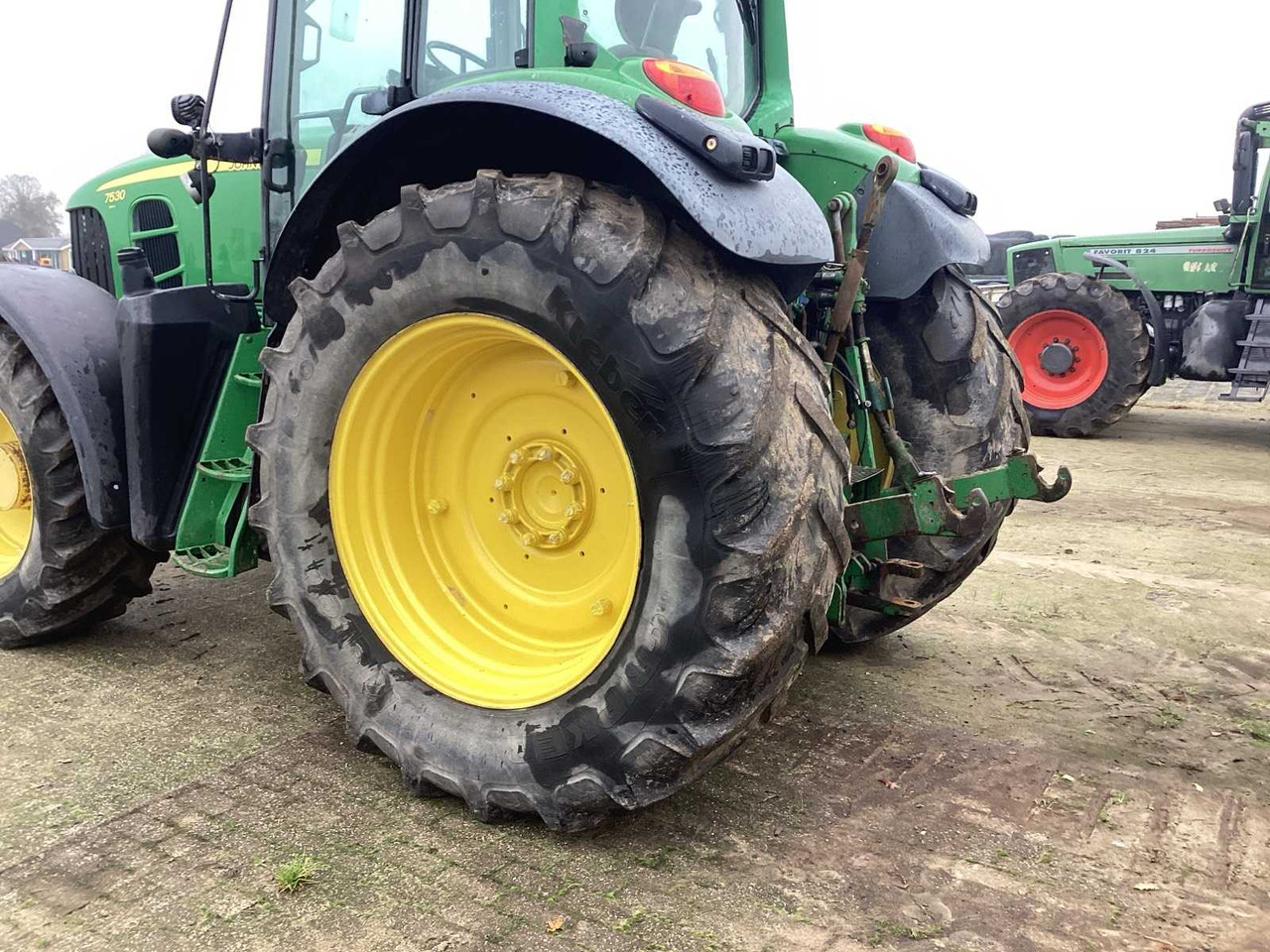 2008 JOHN DEERE 7530 PREMIUM FOUR WHEEL DRIVE FARM TRACTOR - جرار: صور 5 2008 JOHN DEERE 7530 PREMIUM FOUR WHEEL DRIVE FARM TRACTOR - جرار: صور 5