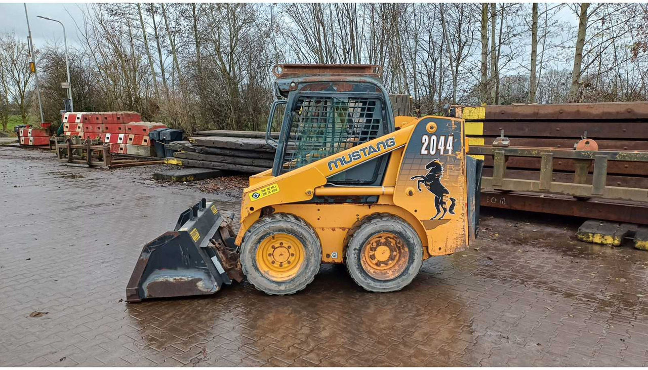 2008 MUSTANG 2044 SKID STEER LOADER - اللودر المجنزر صغير: صور 2 2008 MUSTANG 2044 SKID STEER LOADER - اللودر المجنزر صغير: صور 2