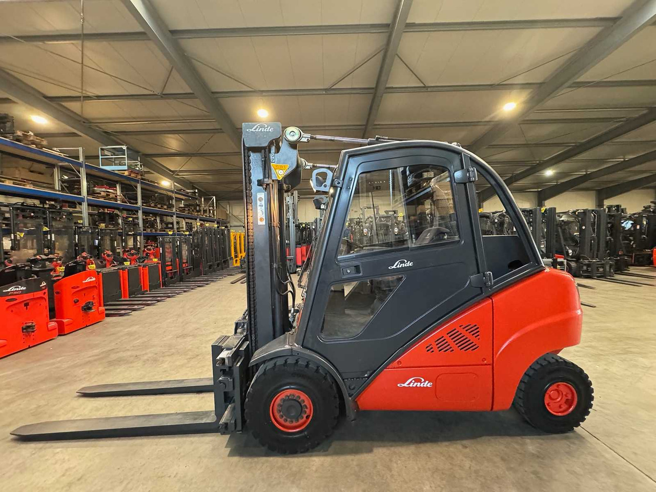 2008 SERVICE + UVV 01/2026 LINDE H35T 3.500KG 3.+4. VALVE WIDER 148CM FORK ADJUSTER GAS FORKLIFT FORKLIFT 10.543 HOURS - رافعة شوكية: صور 1 2008 SERVICE + UVV 01/2026 LINDE H35T 3.500KG 3.+4. VALVE WIDER 148CM FORK ADJUSTER GAS FORKLIFT FORKLIFT 10.543 HOURS - رافعة شوكية: صور 1