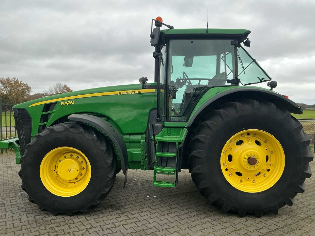 2009 JOHN DEERE 8430 FOUR WHEEL DRIVE FARM TRACTOR - جرار: صور 5 2009 JOHN DEERE 8430 FOUR WHEEL DRIVE FARM TRACTOR - جرار: صور 5