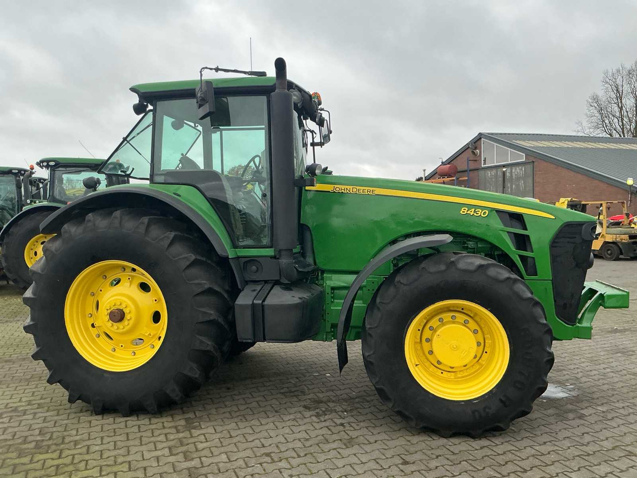 2009 JOHN DEERE 8430 FOUR WHEEL DRIVE FARM TRACTOR - جرار: صور 3 2009 JOHN DEERE 8430 FOUR WHEEL DRIVE FARM TRACTOR - جرار: صور 3