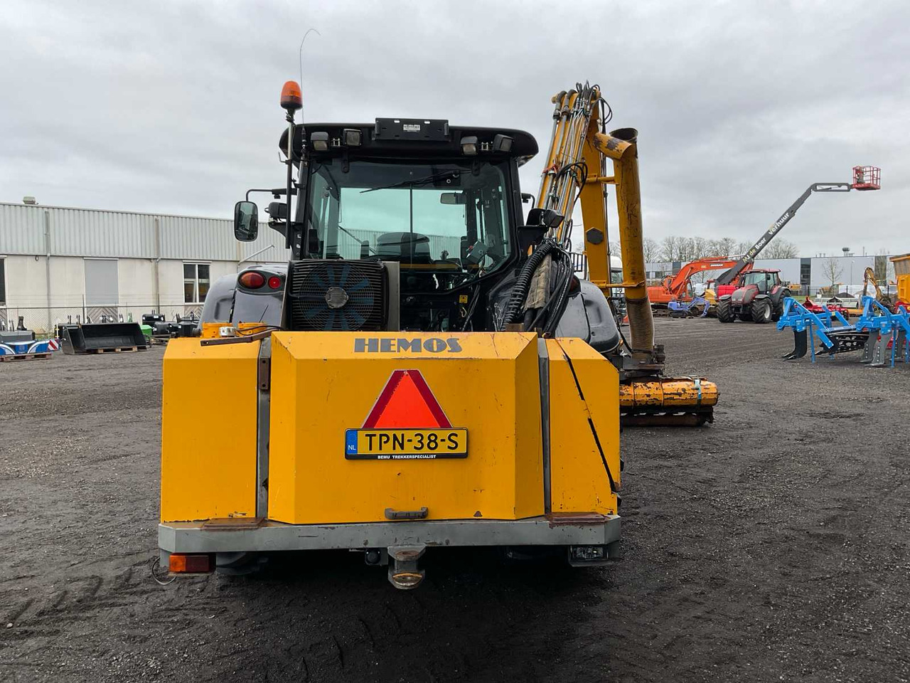2009 VALTRA T182 DIRECT ALL-WHEEL DRIVE FARM TRACTOR - جرار: صور 4 2009 VALTRA T182 DIRECT ALL-WHEEL DRIVE FARM TRACTOR - جرار: صور 4