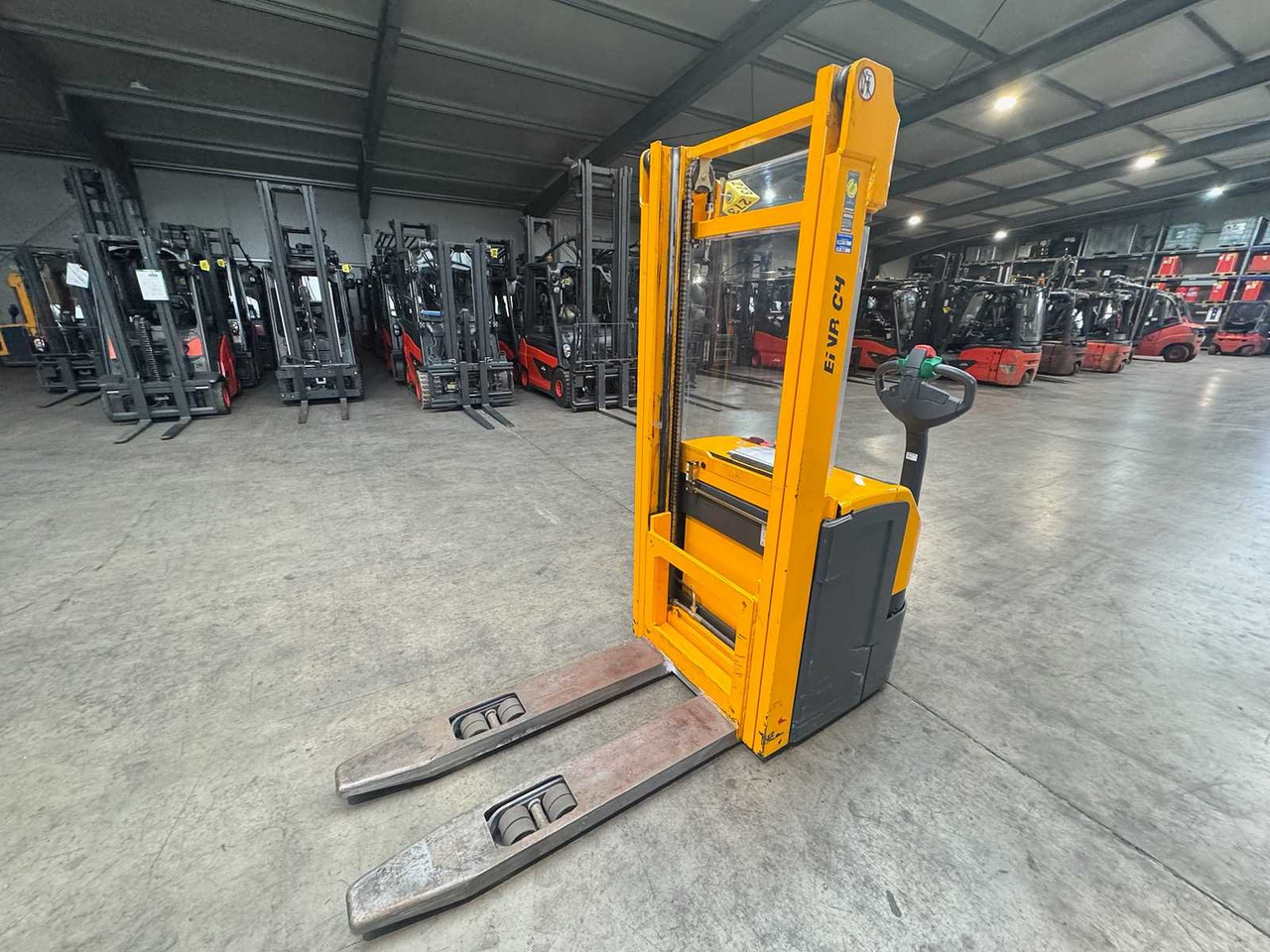 2011 JUNGHEINRICH EJC220 2,000KG STACKER PALLET TRUCK ANT 2,045 HOURS - رافعة شوكية: صور 3 2011 JUNGHEINRICH EJC220 2,000KG STACKER PALLET TRUCK ANT 2,045 HOURS - رافعة شوكية: صور 3