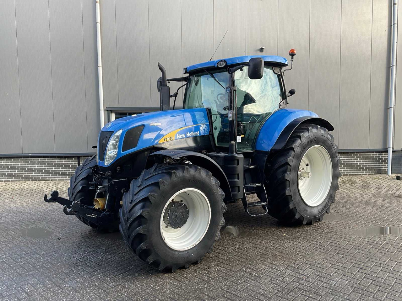2011 NEW HOLLAND T7030 AUTOCOMMAND FOUR WHEEL DRIVE FARM TRACTOR - جرار: صور 1 2011 NEW HOLLAND T7030 AUTOCOMMAND FOUR WHEEL DRIVE FARM TRACTOR - جرار: صور 1