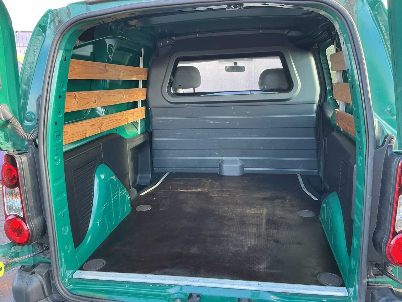 2014 - PEUGEOT - PARTNER - 120 1.6 HDI L1XR PR+ - COMMERCIAL VEHICLE - الشاحنات الصغيرة: صور 5 2014 - PEUGEOT - PARTNER - 120 1.6 HDI L1XR PR+ - COMMERCIAL VEHICLE - الشاحنات الصغيرة: صور 5