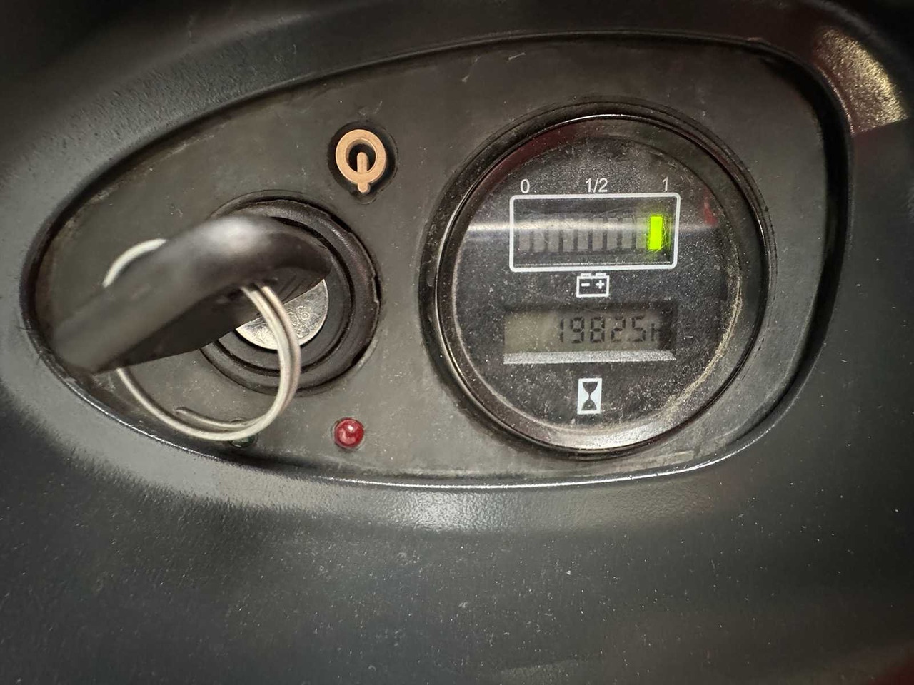 رافعة شوكية 2014 SERVICE +UVV 09/2026 LINDE L14 1.400KG TRIPLEX 470CM PALLET TRUCK ANT 1.982 HOURS: صور 11