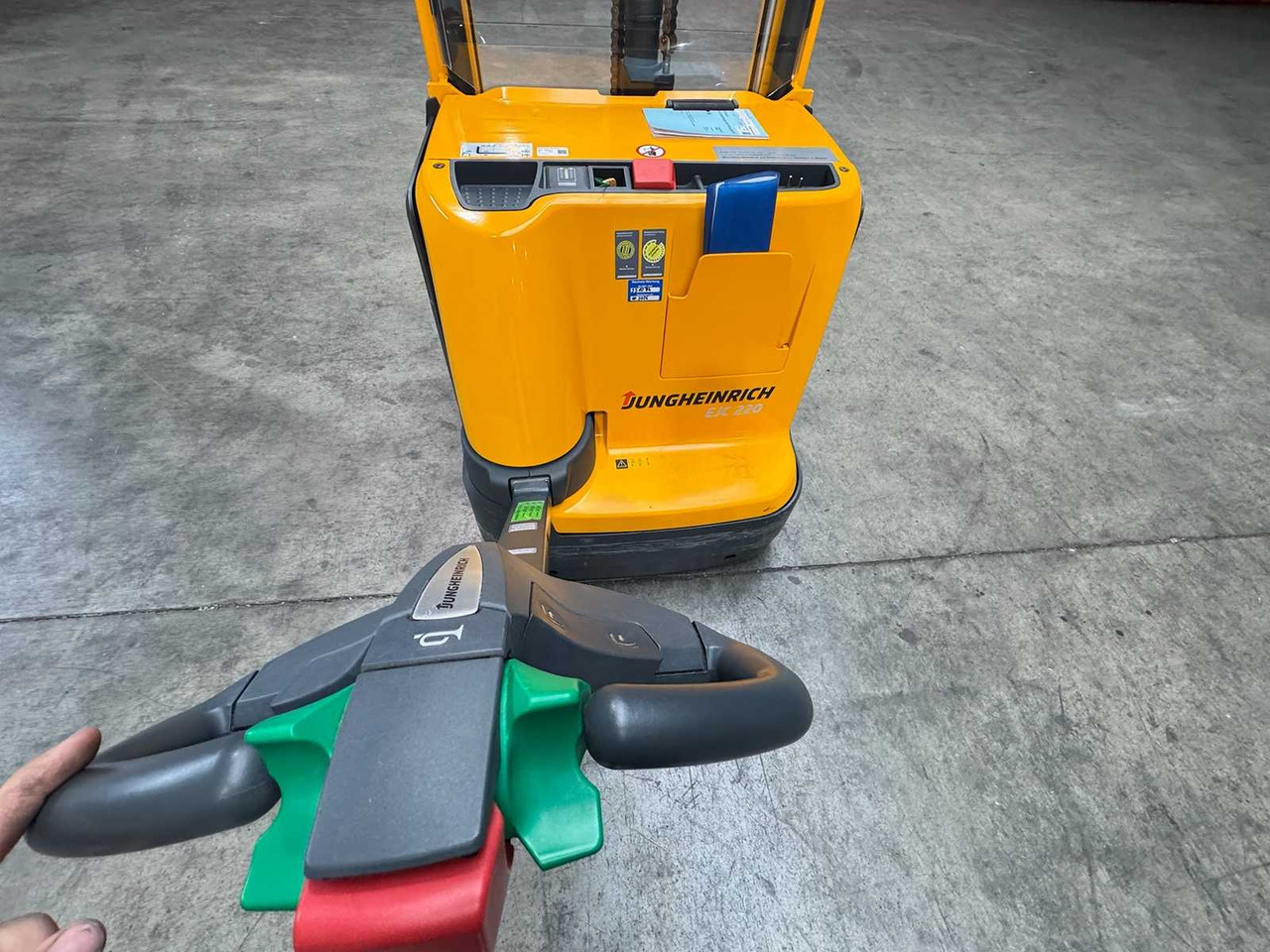 رافعة شوكية 2015 JUNGHEINRICH EJC220 2,000KG STACKER PALLET TRUCK ANT FREE LIFT: صور 9 رافعة شوكية 2015 JUNGHEINRICH EJC220 2,000KG STACKER PALLET TRUCK ANT FREE LIFT: صور 9