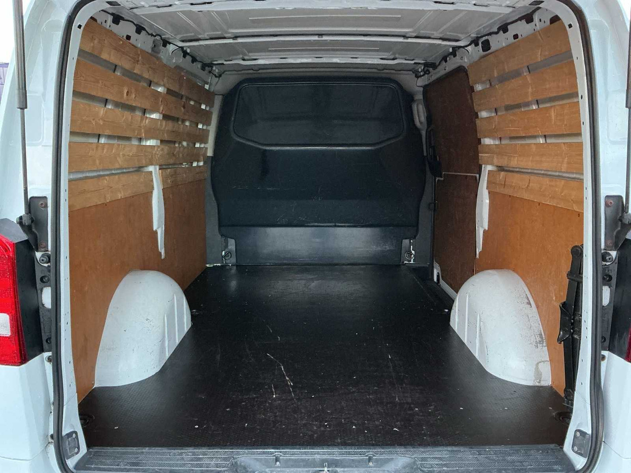 2016 - MERCEDES-BENZ - VITO - 111 CDI FUNC. LONG - COMMERCIAL VEHICLE - الشاحنات الصغيرة: صور 5 2016 - MERCEDES-BENZ - VITO - 111 CDI FUNC. LONG - COMMERCIAL VEHICLE - الشاحنات الصغيرة: صور 5