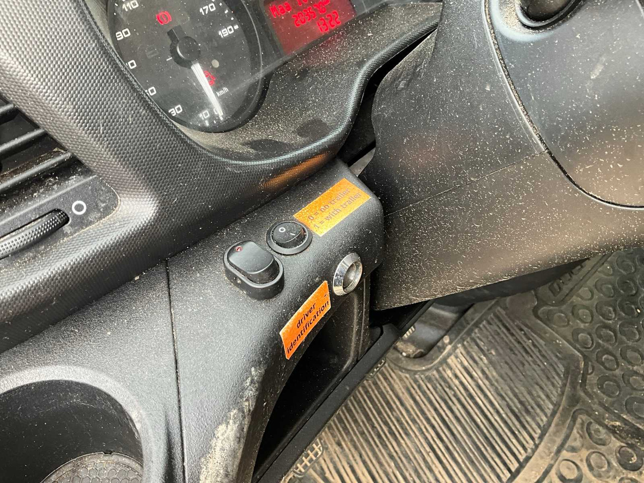 الشاحنات الصغيرة 2017 IVECO DAILY 35-140 FLATBED TRUCK: صور 12