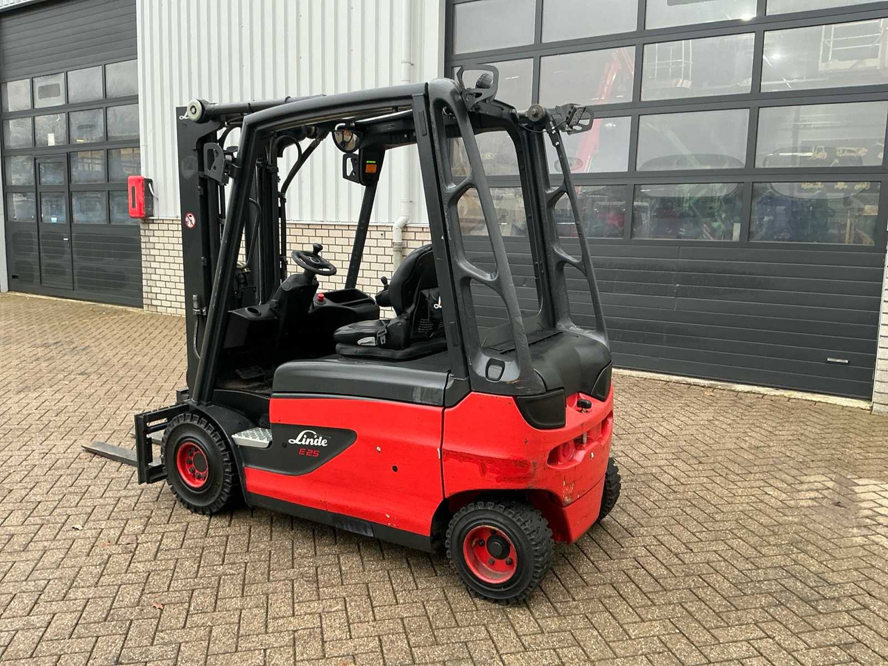 2017 LINDE E25L-01 FORKLIFT TRUCK - رافعة شوكية: صور 3 2017 LINDE E25L-01 FORKLIFT TRUCK - رافعة شوكية: صور 3