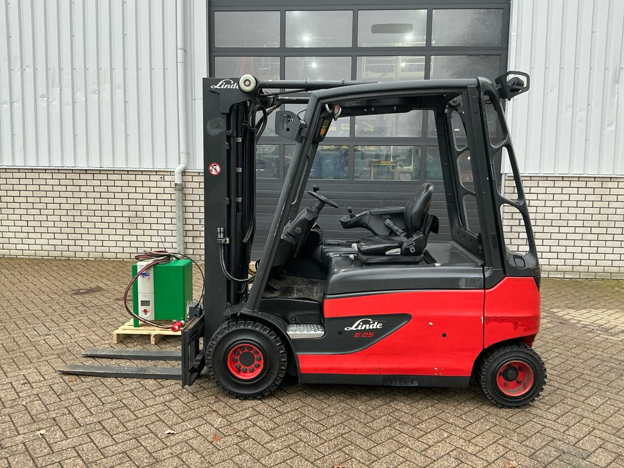 2017 LINDE E25L-01 FORKLIFT TRUCK - رافعة شوكية: صور 2 2017 LINDE E25L-01 FORKLIFT TRUCK - رافعة شوكية: صور 2