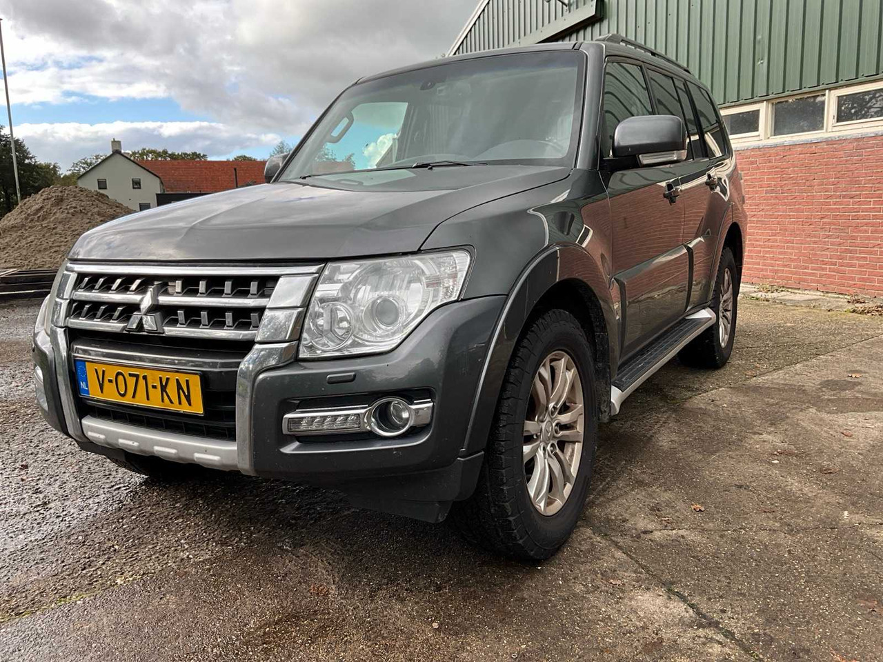 2017 - MITSUBISHI - PAJERO - COMMERCIAL VEHICLE - الشاحنات الصغيرة: صور 1 2017 - MITSUBISHI - PAJERO - COMMERCIAL VEHICLE - الشاحنات الصغيرة: صور 1