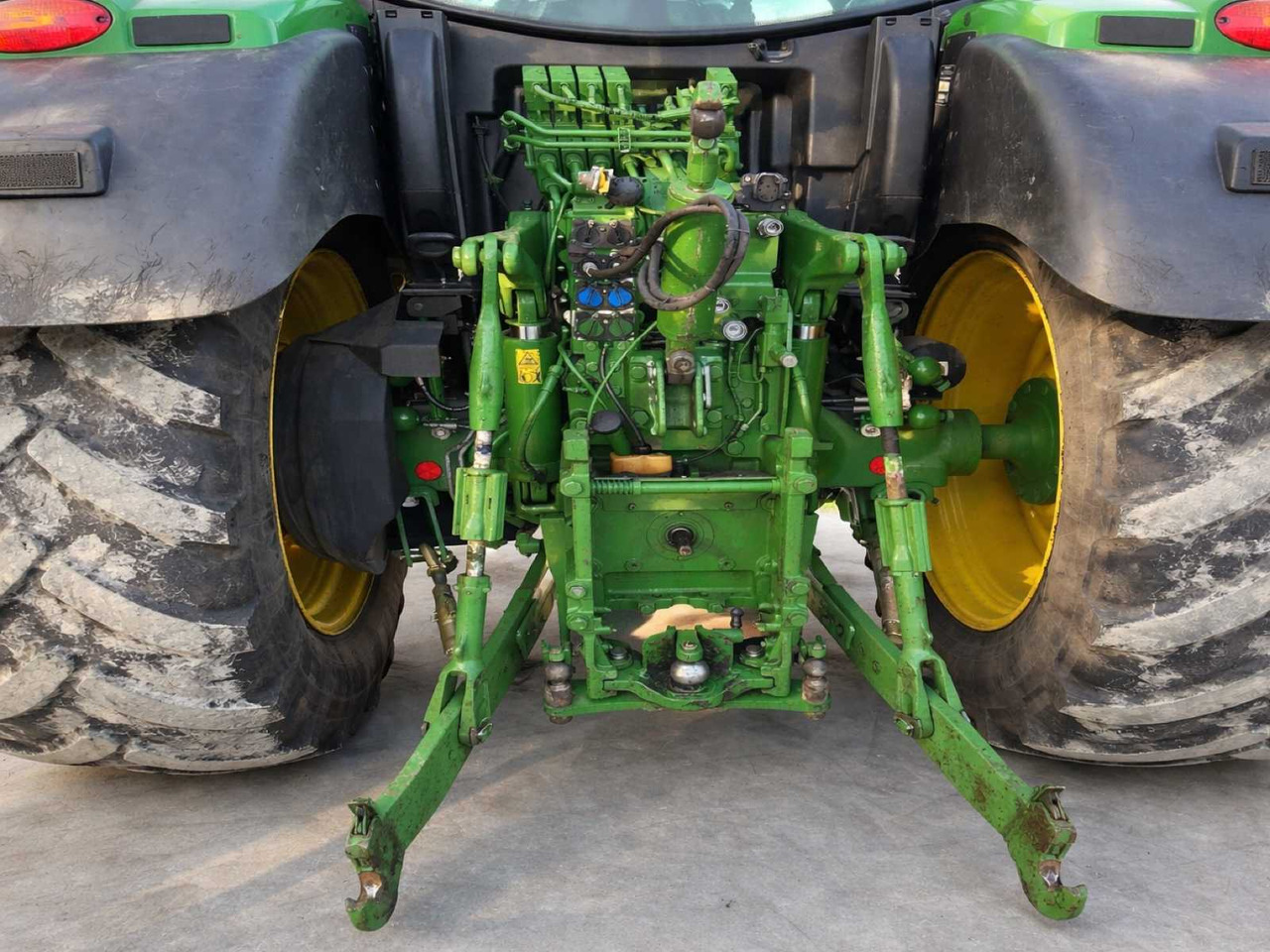 2019 JOHN DEERE 6215R ULTIMATE EDITION FARM TRACTOR - جرار: صور 3 2019 JOHN DEERE 6215R ULTIMATE EDITION FARM TRACTOR - جرار: صور 3