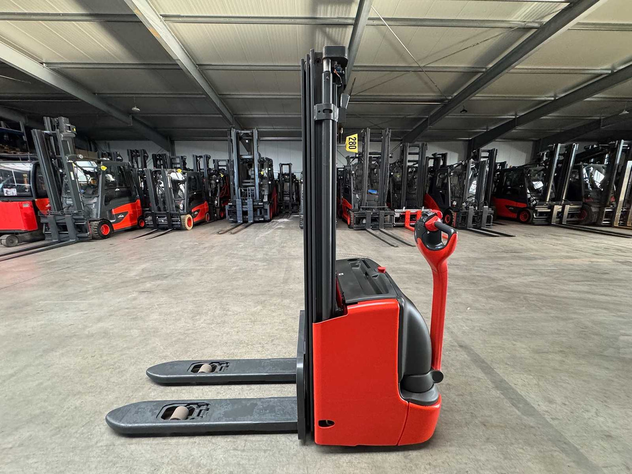 2021 SERVICE + UVV 12/2026 LINDE L12 INITIAL LIFT TRIPLEX 438CM PALLET TRUCK ANT 3,237 HOURS - رافعة شوكية: صور 2 2021 SERVICE + UVV 12/2026 LINDE L12 INITIAL LIFT TRIPLEX 438CM PALLET TRUCK ANT 3,237 HOURS - رافعة شوكية: صور 2