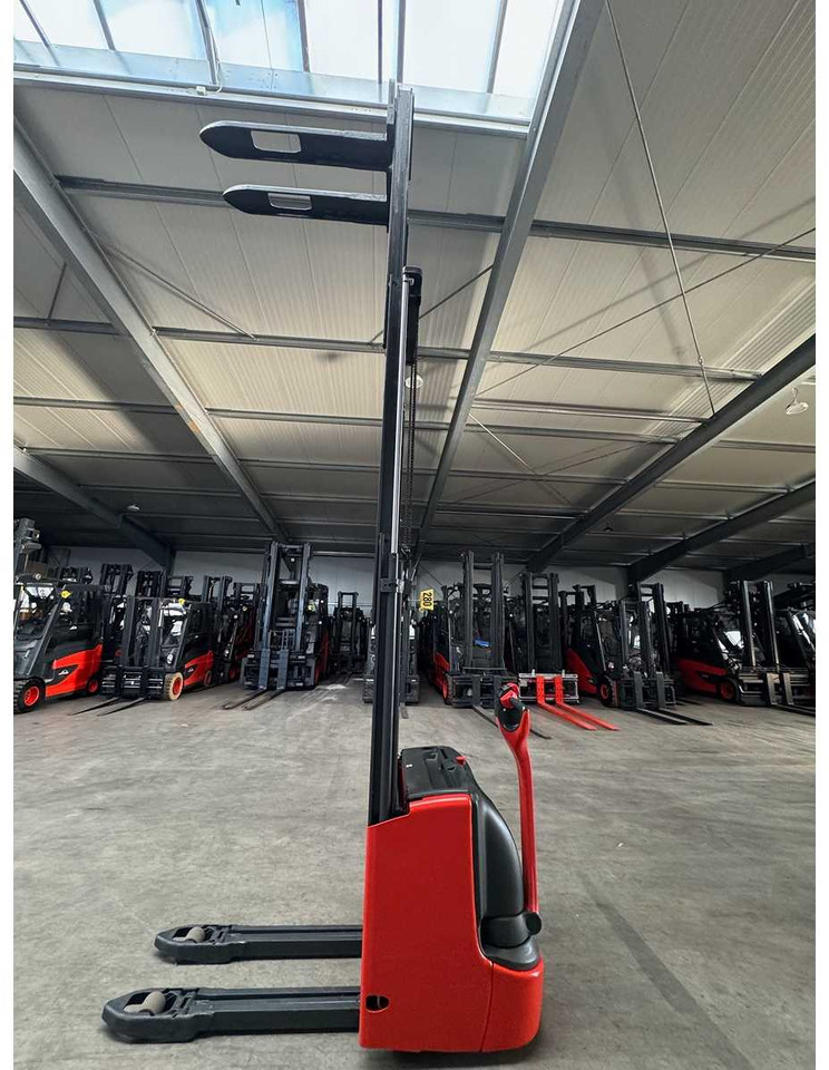 2021 SERVICE + UVV 12/2026 LINDE L12 INITIAL LIFT TRIPLEX 438CM PALLET TRUCK ANT 3,237 HOURS - رافعة شوكية: صور 4 2021 SERVICE + UVV 12/2026 LINDE L12 INITIAL LIFT TRIPLEX 438CM PALLET TRUCK ANT 3,237 HOURS - رافعة شوكية: صور 4